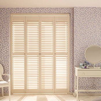 Cream Shutters 63mm Louvres Off Set Tilt Rods Give A Cleaner Look